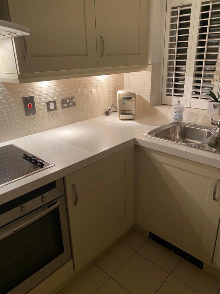 Luxury Beachfront Outstanding 2 Bedroom Apartment Torneo de Torneo de Eastbourne Exterior foto
